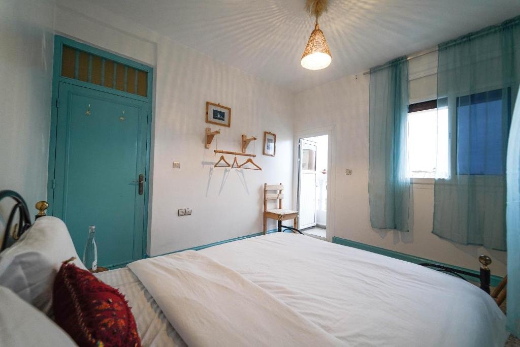Surf Sets House cosy double bedroom